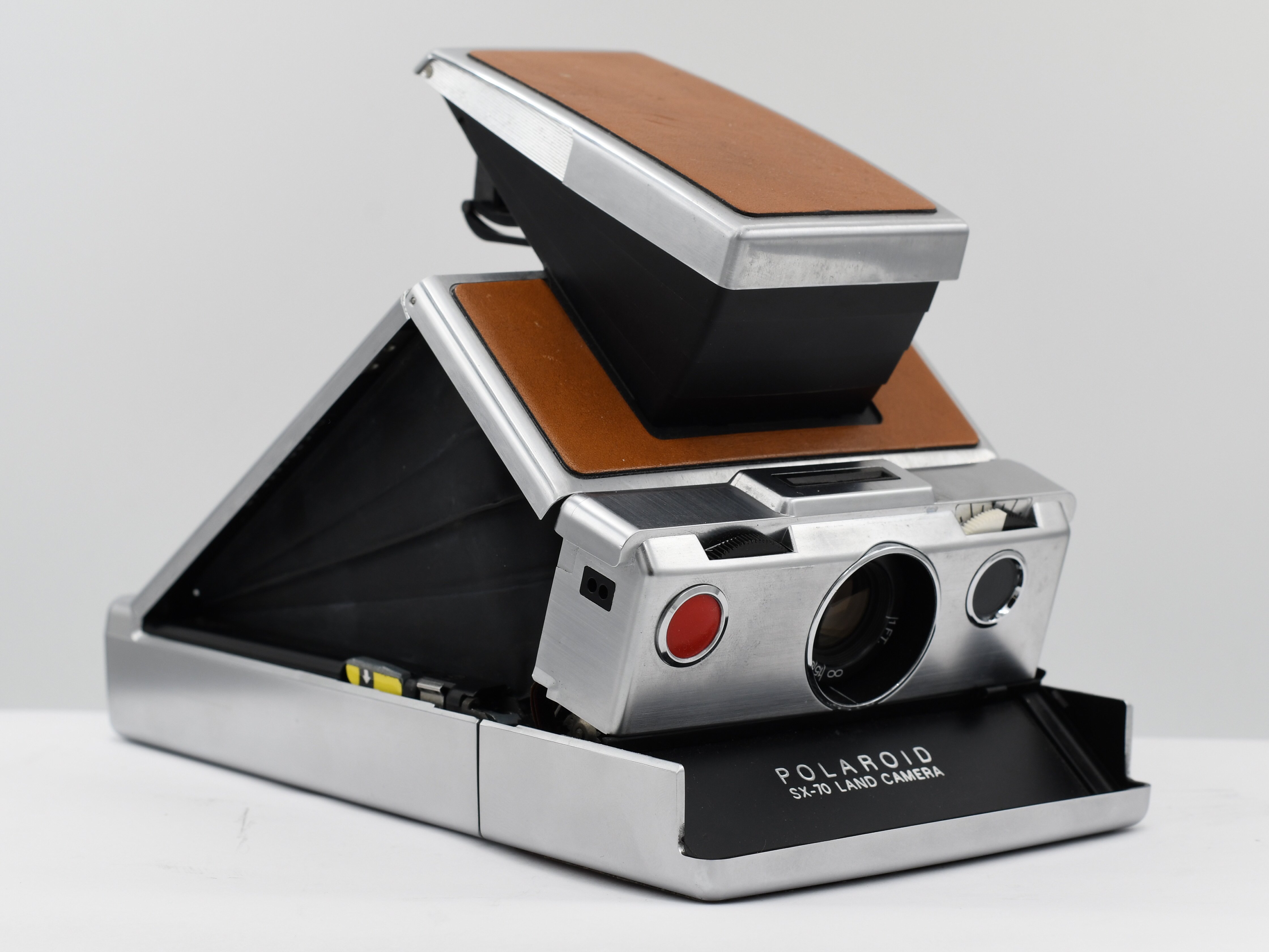 Polaroid SX-70 Land camera - The Photo Center